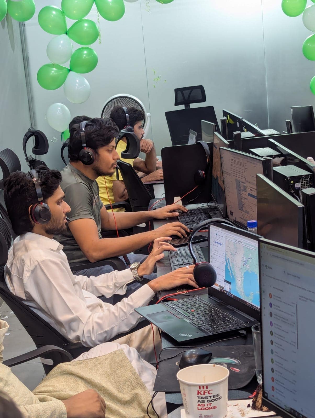 Agents working on dispatch and mapping software during Independence Day celebrations